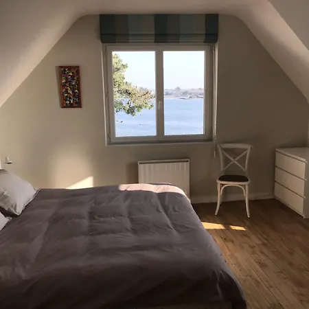 Holiday home Havre De Paix Les Pieds Dans L'eau