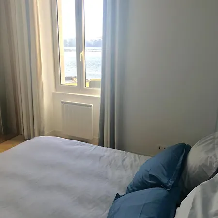 Holiday home Havre De Paix Les Pieds Dans L'eau