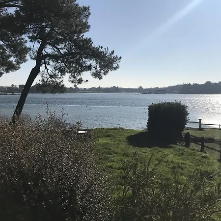 Holiday home Havre De Paix Les Pieds Dans L'eau