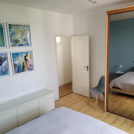 Havre De Paix Les Pieds Dans L'eau Holiday home Locoal-Mendon